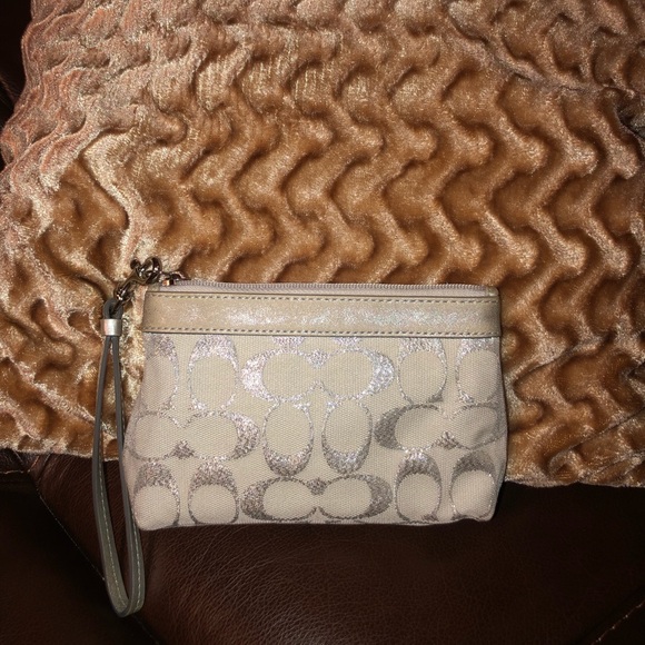 Coach wristlet - Picture 6 of 8